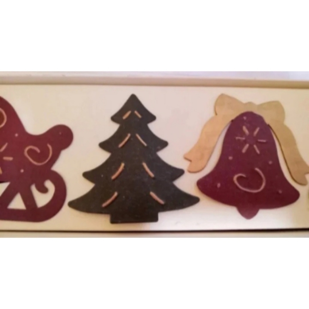 BOX OF 4 PIER 1 CHRISTMAS/HOLIDAY NAPKIN RINGS - Picture 2 of 5